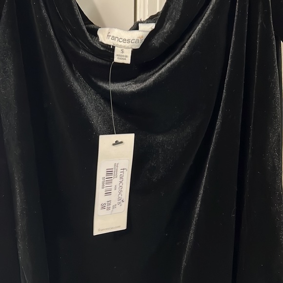 Francesca’s NEW W/ Tags Velvet Off the Shoulder Top, size Small - Picture 4 of 4
